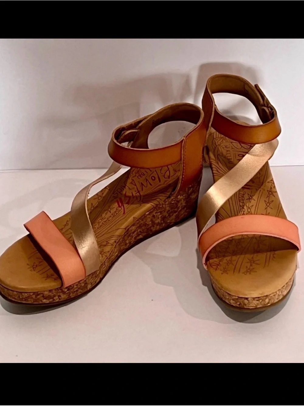 Blowfish Malibu Kids Loverli-K Tan Pearl Gold Wedge Sandals EUC Size 4